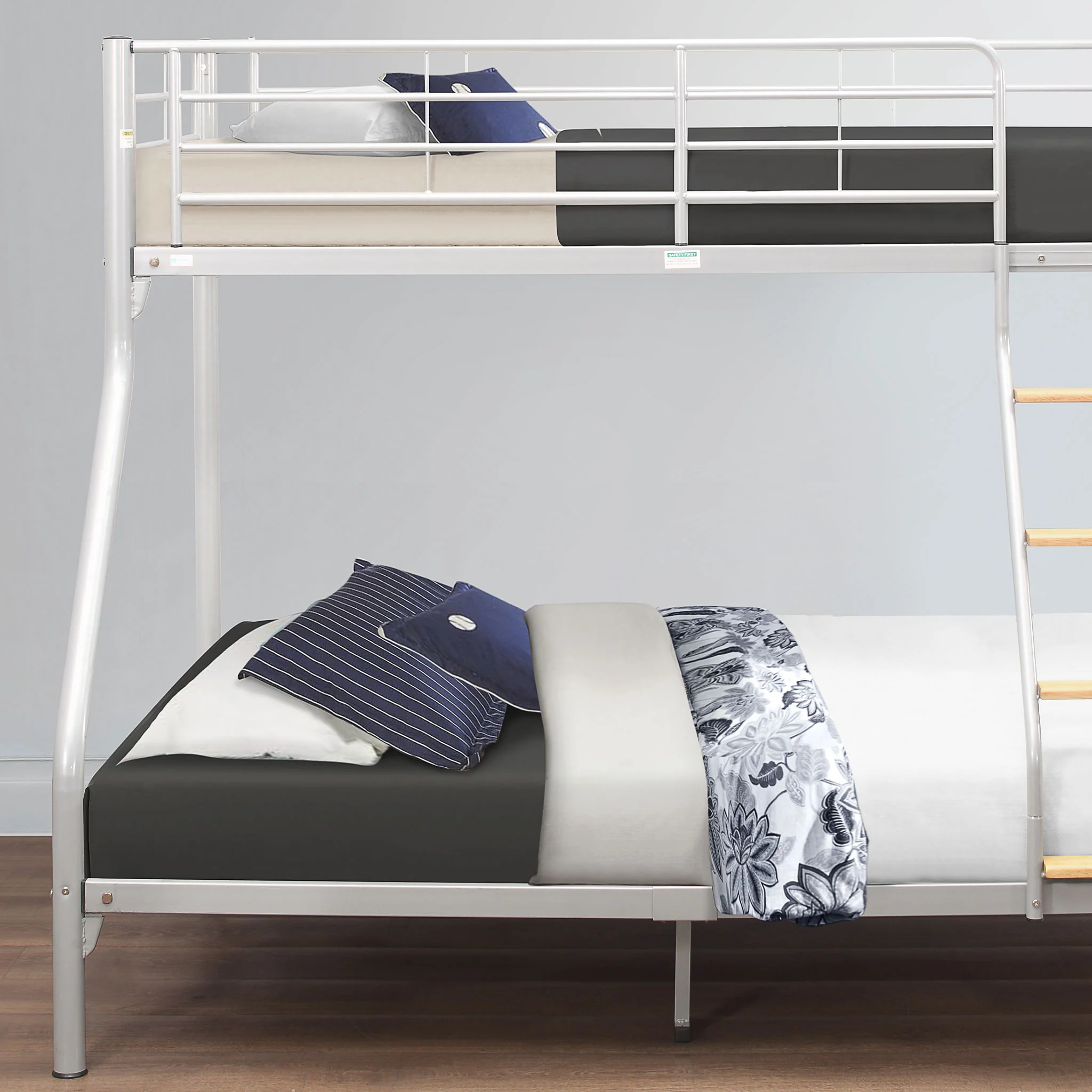 Nexus Silver Metal Bulk Bed - Image 4